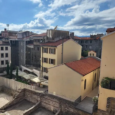 Apartment Evie - Historical Quarter *