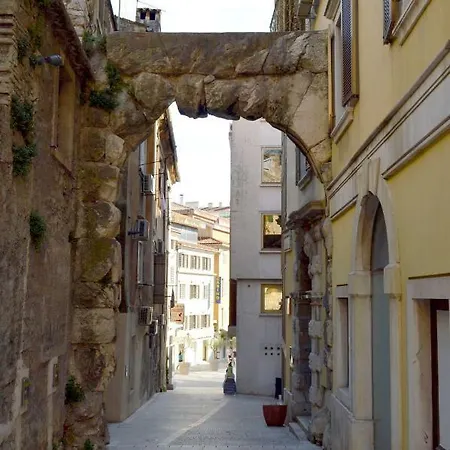 Evie - Historical Quarter Apartment Rijeka